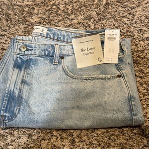 Abercrombie Loose high rise  jeans size 16s NWT